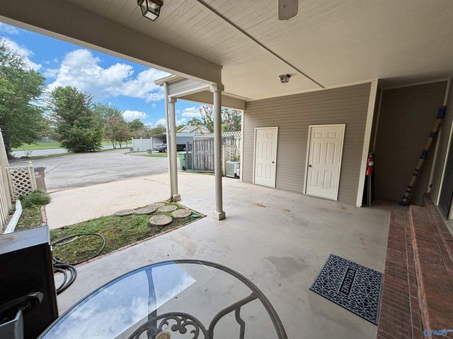 1623 River Bend Place SE, Decatur, AL 35601