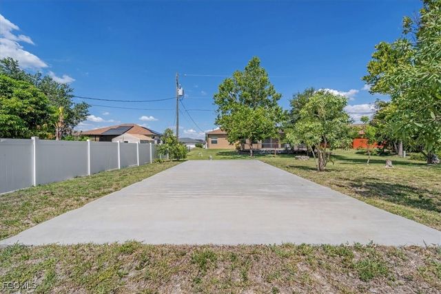 821 Carlfield AVE, Lehigh Acres, FL 33971