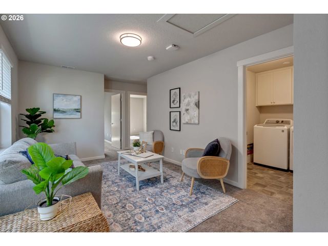 8062 Se BUTTERNUT CREEK Pkwy, Hillsboro, OR 97123