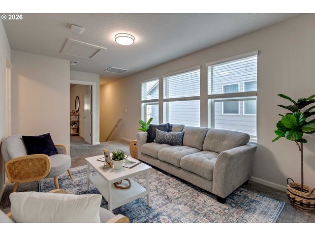 8062 Se BUTTERNUT CREEK Pkwy, Hillsboro, OR 97123