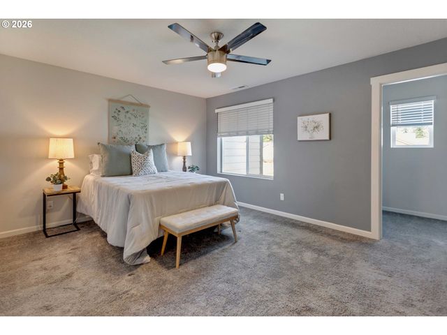 8062 Se BUTTERNUT CREEK Pkwy, Hillsboro, OR 97123