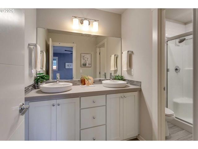 8062 Se BUTTERNUT CREEK Pkwy, Hillsboro, OR 97123