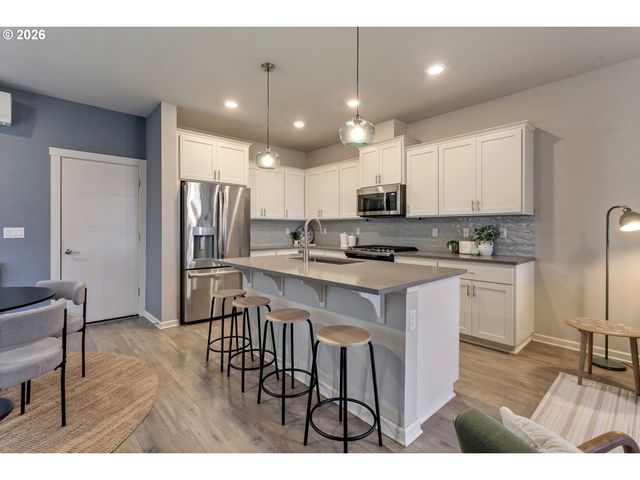 8062 Se BUTTERNUT CREEK Pkwy, Hillsboro, OR 97123