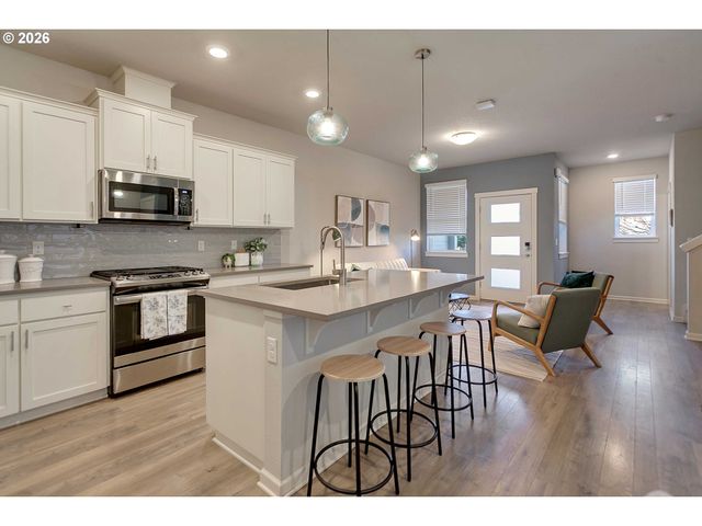 8062 Se BUTTERNUT CREEK Pkwy, Hillsboro, OR 97123