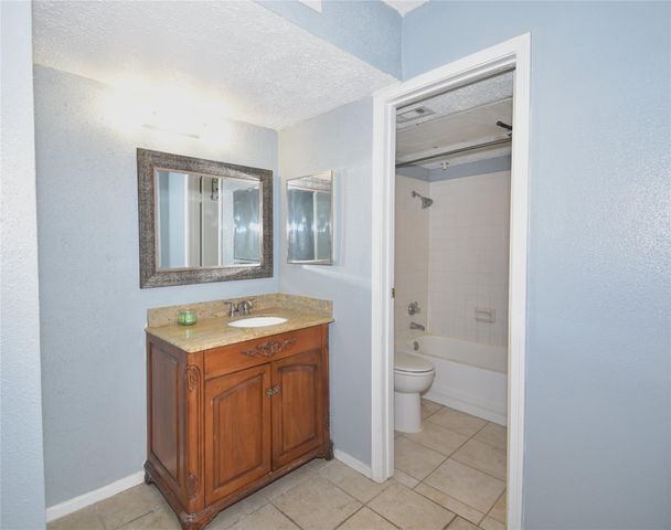 2120 El Paseo Street 108, Houston, TX 77054