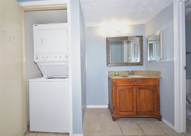 2120 El Paseo Street 108, Houston, TX 77054