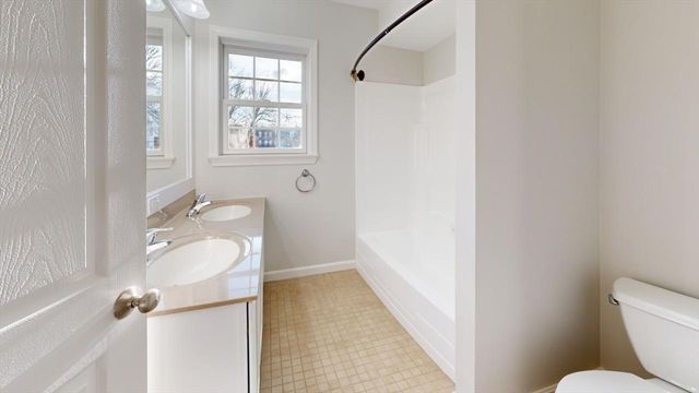 40 Everett St 40, Boston, MA 02128