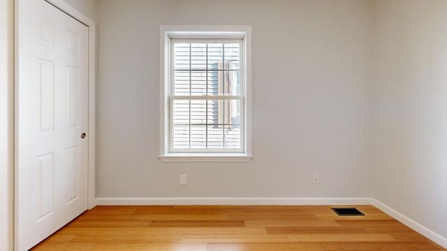 40 Everett St 40, Boston, MA 02128