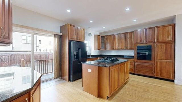 40 Everett St 40, Boston, MA 02128