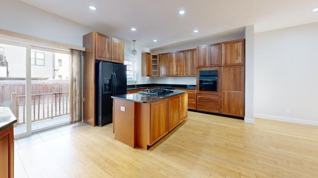 40 Everett St 40, Boston, MA 02128