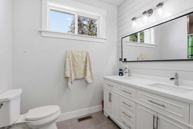 114 W GRAVES Rd, Spokane, WA 99218