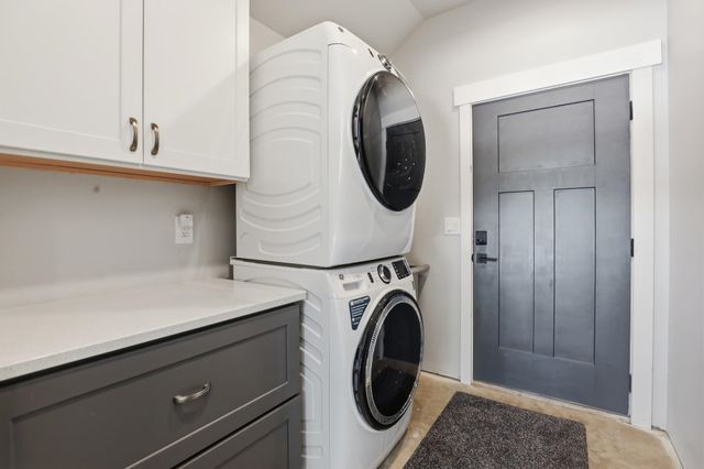 114 W GRAVES Rd, Spokane, WA 99218