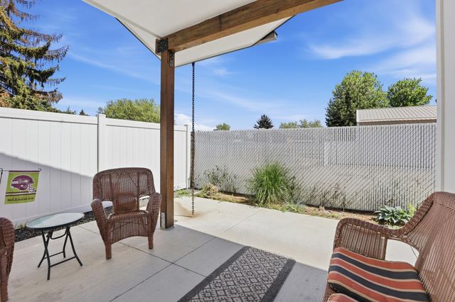 114 W GRAVES Rd, Spokane, WA 99218