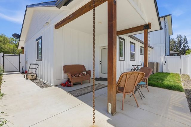114 W GRAVES Rd, Spokane, WA 99218
