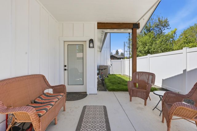 114 W GRAVES Rd, Spokane, WA 99218
