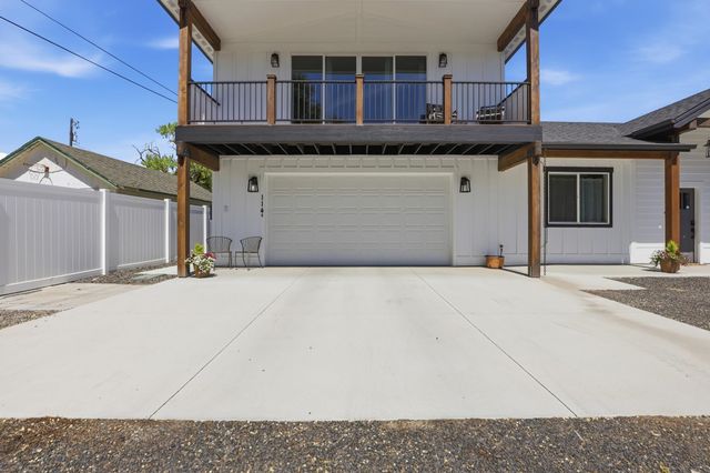 114 W GRAVES Rd, Spokane, WA 99218