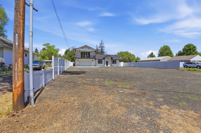 114 W GRAVES Rd, Spokane, WA 99218