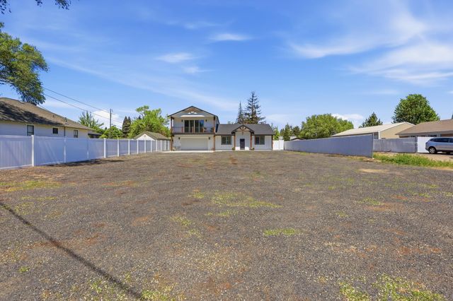 114 W GRAVES Rd, Spokane, WA 99218
