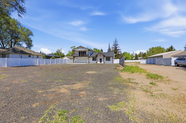 114 W GRAVES Rd, Spokane, WA 99218