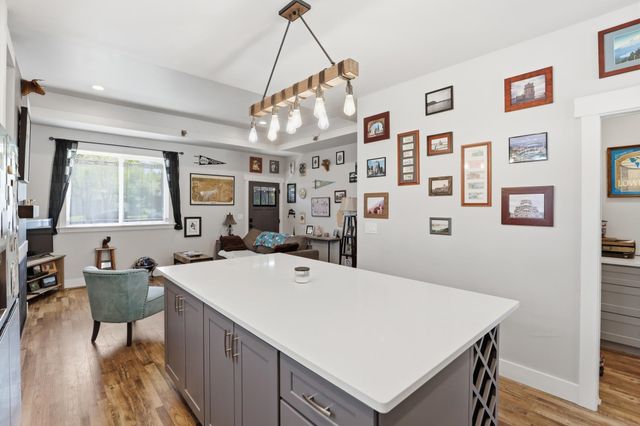 114 W GRAVES Rd, Spokane, WA 99218