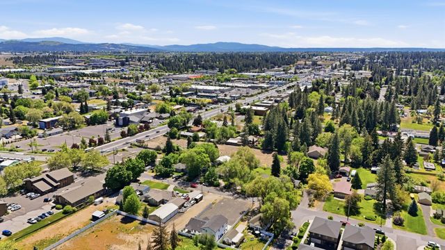114 W GRAVES Rd, Spokane, WA 99218