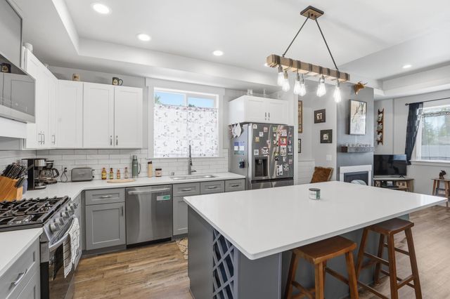 114 W GRAVES Rd, Spokane, WA 99218