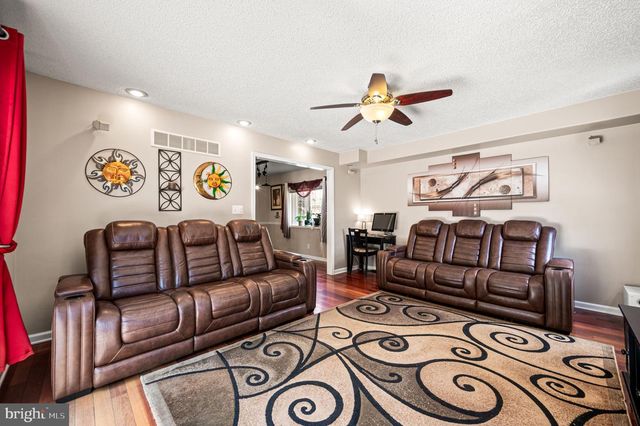 15 SCOTT LN, Brookhaven, PA 19015