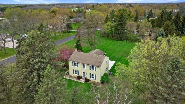10606 Robinwood COURT, Cedarburg, WI 53012