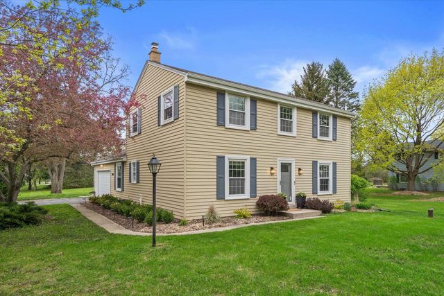 10606 Robinwood COURT, Cedarburg, WI 53012