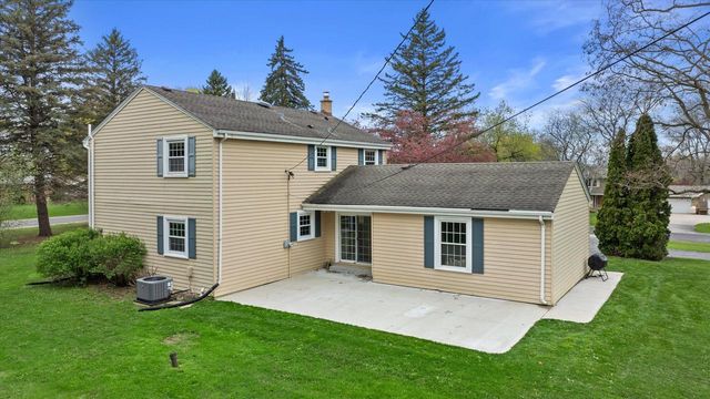 10606 Robinwood COURT, Cedarburg, WI 53012