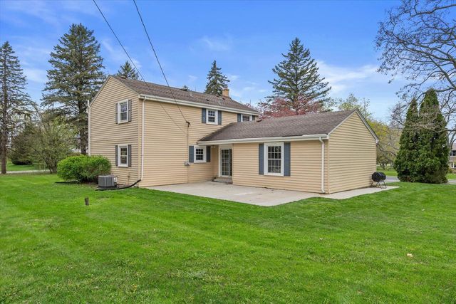 10606 Robinwood COURT, Cedarburg, WI 53012