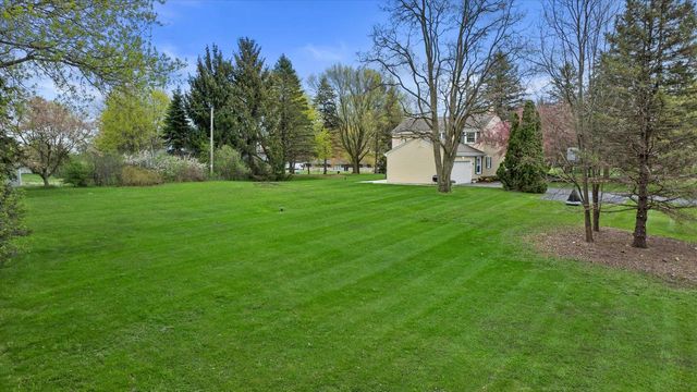 10606 Robinwood COURT, Cedarburg, WI 53012