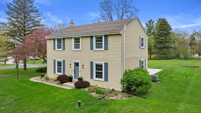 10606 Robinwood COURT, Cedarburg, WI 53012