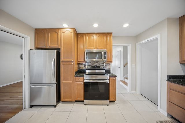 8157 N ROOT Court, Niles, IL 60714