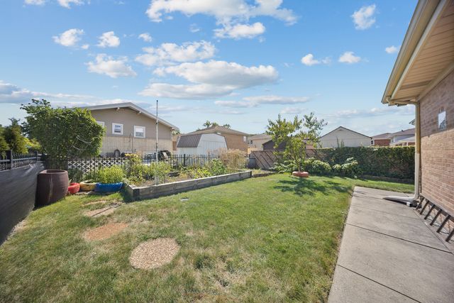 8157 N ROOT Court, Niles, IL 60714
