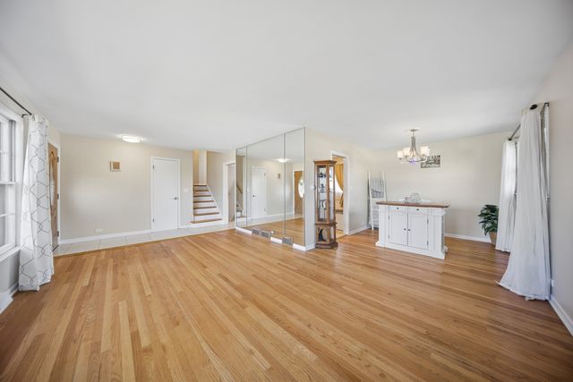 8157 N ROOT Court, Niles, IL 60714