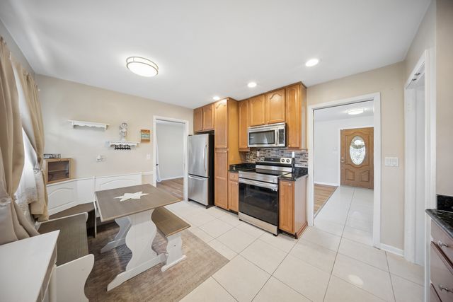 8157 N ROOT Court, Niles, IL 60714