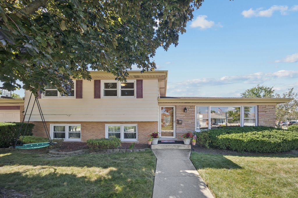 8157 N ROOT Court, Niles, IL 60714