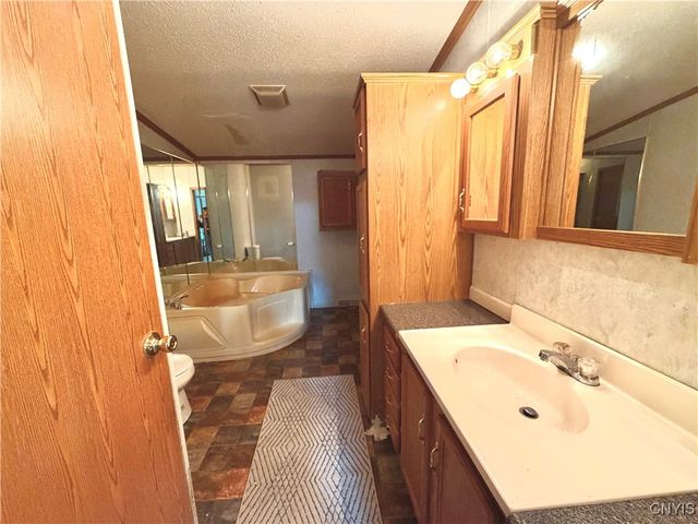 1572 County Route 6, Volney, NY 13069