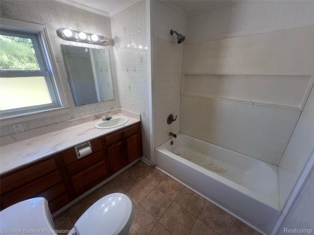 904 Rowland Road, Leonard Village, MI 48367