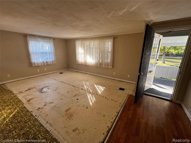 904 Rowland Road, Leonard Village, MI 48367