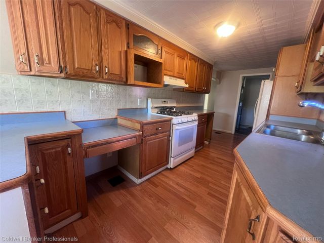 904 Rowland Road, Leonard Village, MI 48367