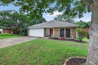 2128 Turf Club Drive, Arlington, TX 76017