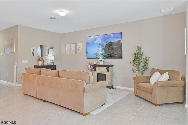 3273 Apple Blossom DR, Alva, FL 33920