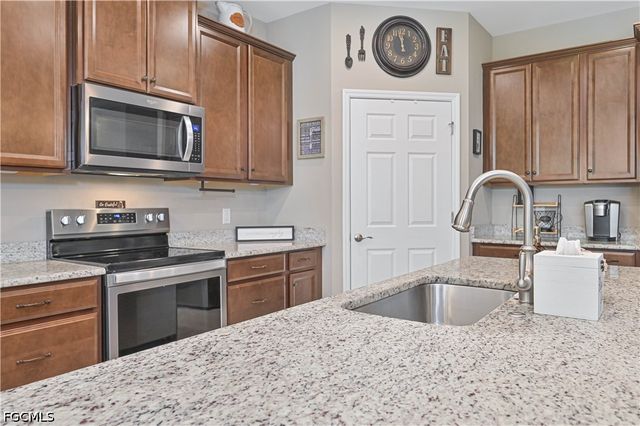 3273 Apple Blossom DR, Alva, FL 33920