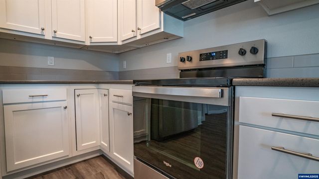 16 & 18 Sand Ridge Ct, Lebanon, OR 97355