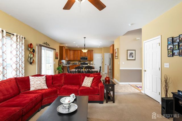 17 Dogwood Lane, Hamilton, NJ 08690