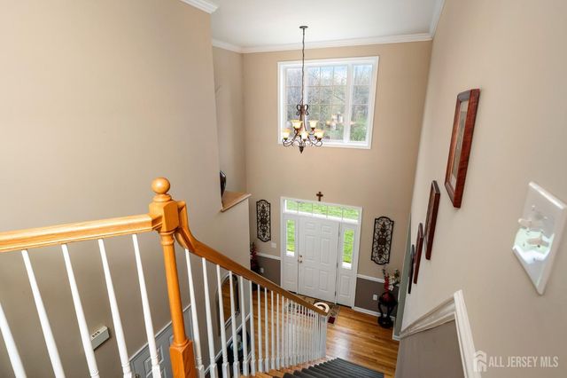 17 Dogwood Lane, Hamilton, NJ 08690