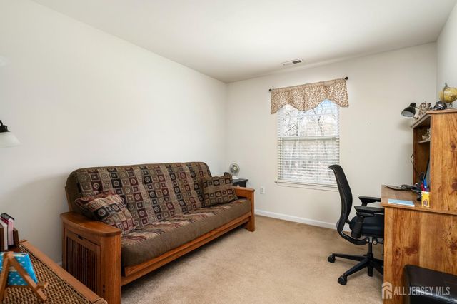 17 Dogwood Lane, Hamilton, NJ 08690