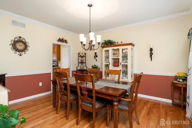 17 Dogwood Lane, Hamilton, NJ 08690